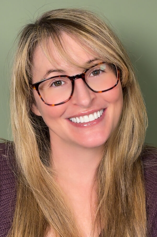 Lindsay Headshot